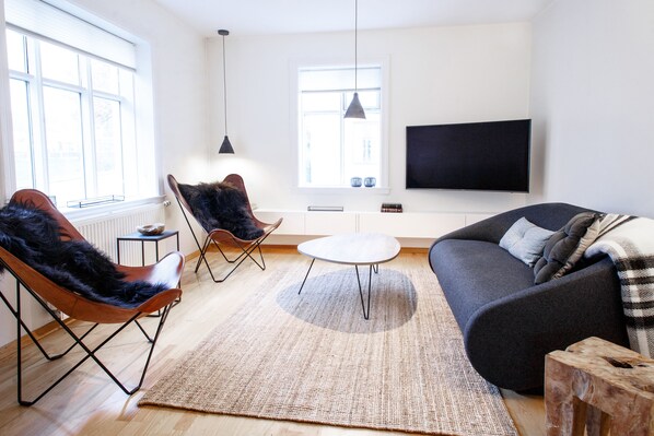 Three-bedroom townhouse | Premium bedding, desk, iron/ironing board, free WiFi