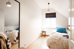 Three-bedroom townhouse | Premium bedding, desk, iron/ironing board, free WiFi