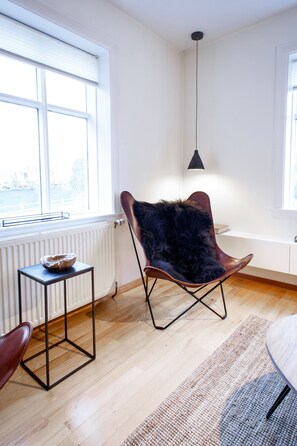 Three-bedroom townhouse | Premium bedding, desk, iron/ironing board, free WiFi - Akureyri Central House (Akureyri)