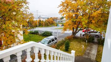 Townhouse, 3 kamar tidur | Seprai premium, meja kerja, setrika/meja setrika, dan Wi-Fi gratis