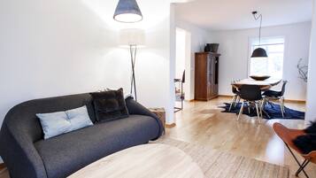 Townhouse, 3 kamar tidur | Seprai premium, meja kerja, setrika/meja setrika, dan Wi-Fi gratis