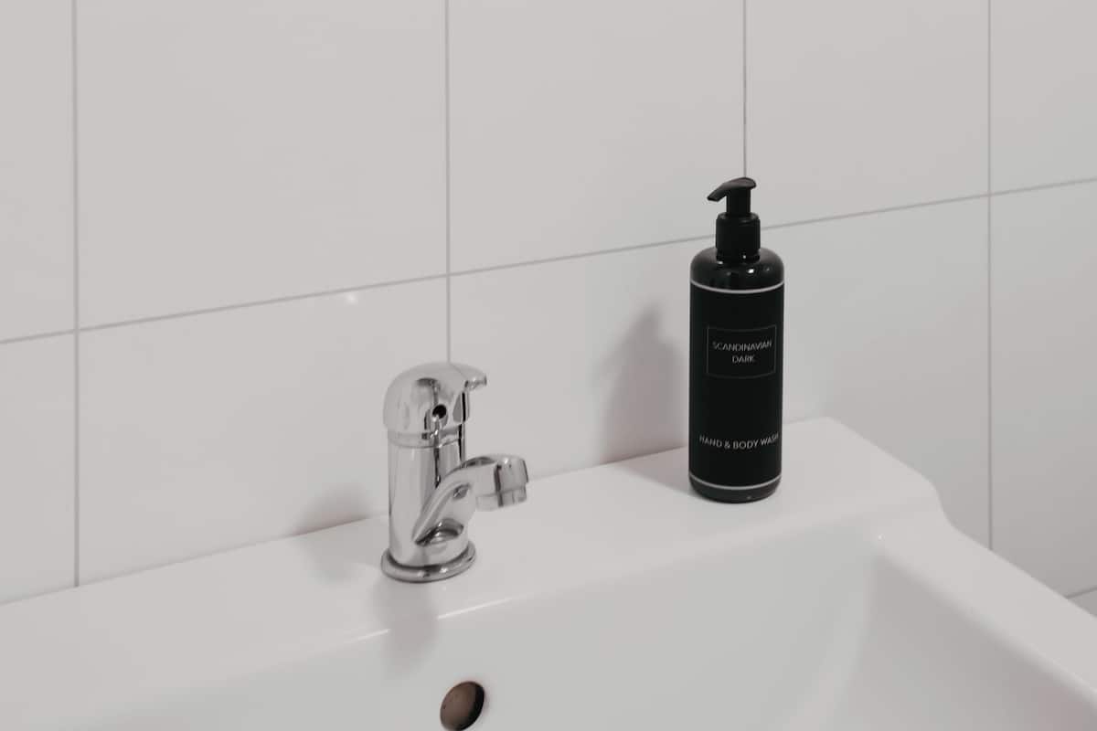 Dusj, toalettartikler (inkludert) og håndklær