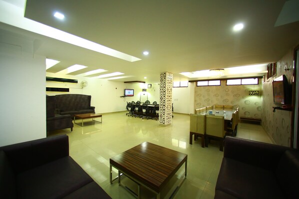 International cuisine - Sundeep Inn (New Delhi)