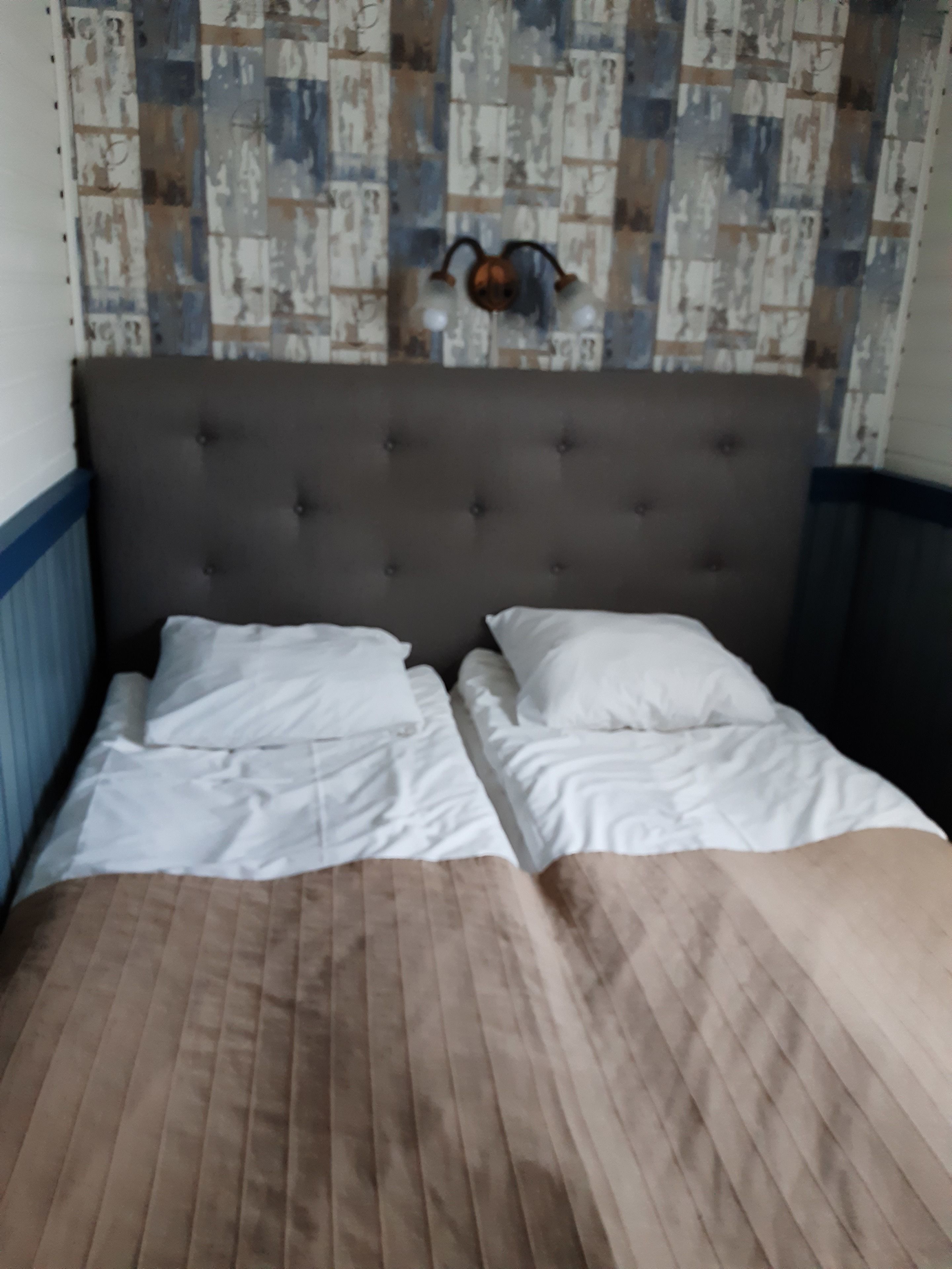 Twin kamer, en-suite badkamer, bijgebouw | Een bureau, gratis wifi, beddengoed