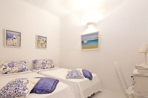 3 chambres, chambres insonorisées, fer et planche à repasser