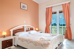 5 chambres, coffre-fort, bureau, fer et planche à repasser