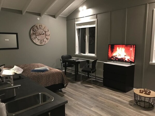 Basic Studio, 1 Queen Bed (1) | Private kitchenette - Elding Apartments (Sveitarfélagid Ölfus)