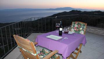 Phục vụ bữa sáng, bữa trưa, bữa tối, món Thổ Nhĩ Kỳ