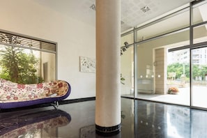 Lobby - MAMAD - Urban Gem with Outdoor Lounge by Sea N Rent (Tel Aviv)