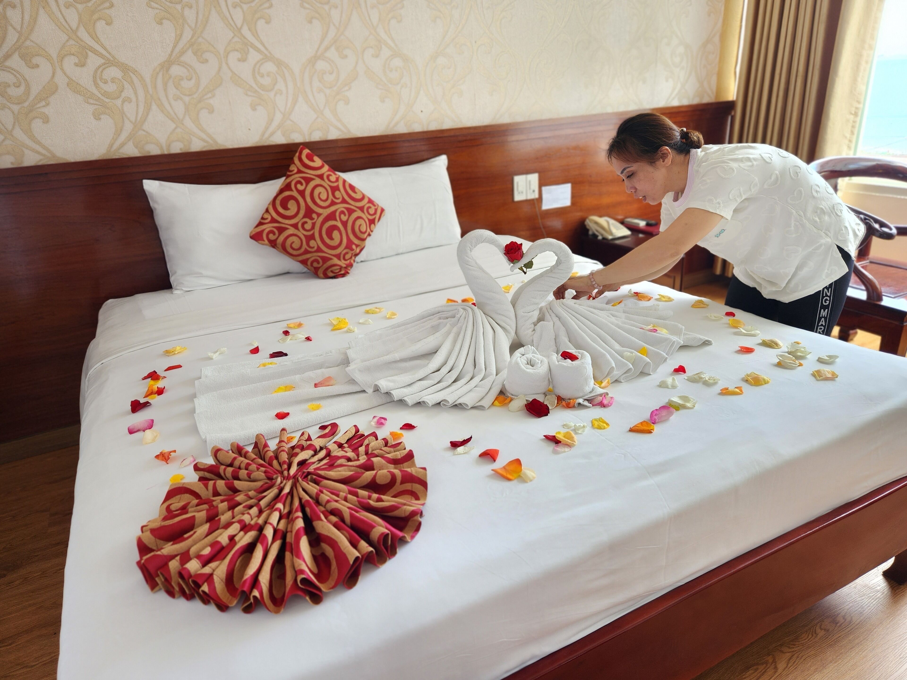 Phòng đôi Deluxe, quang cảnh biển | Bộ đồ giường cao cấp, minibar, két bảo mật tại phòng, b àn 