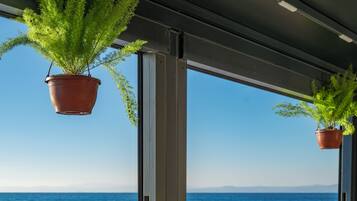 Free daily full breakfast