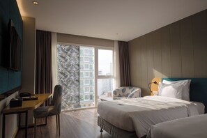 Deluxe Twin | Minibar, in-room safe, desk, blackout drapes - Quinter Central Nha Trang (Nha Trang)