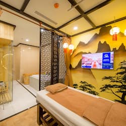 Un sauna, una bañera de hidromasaje, baño turco