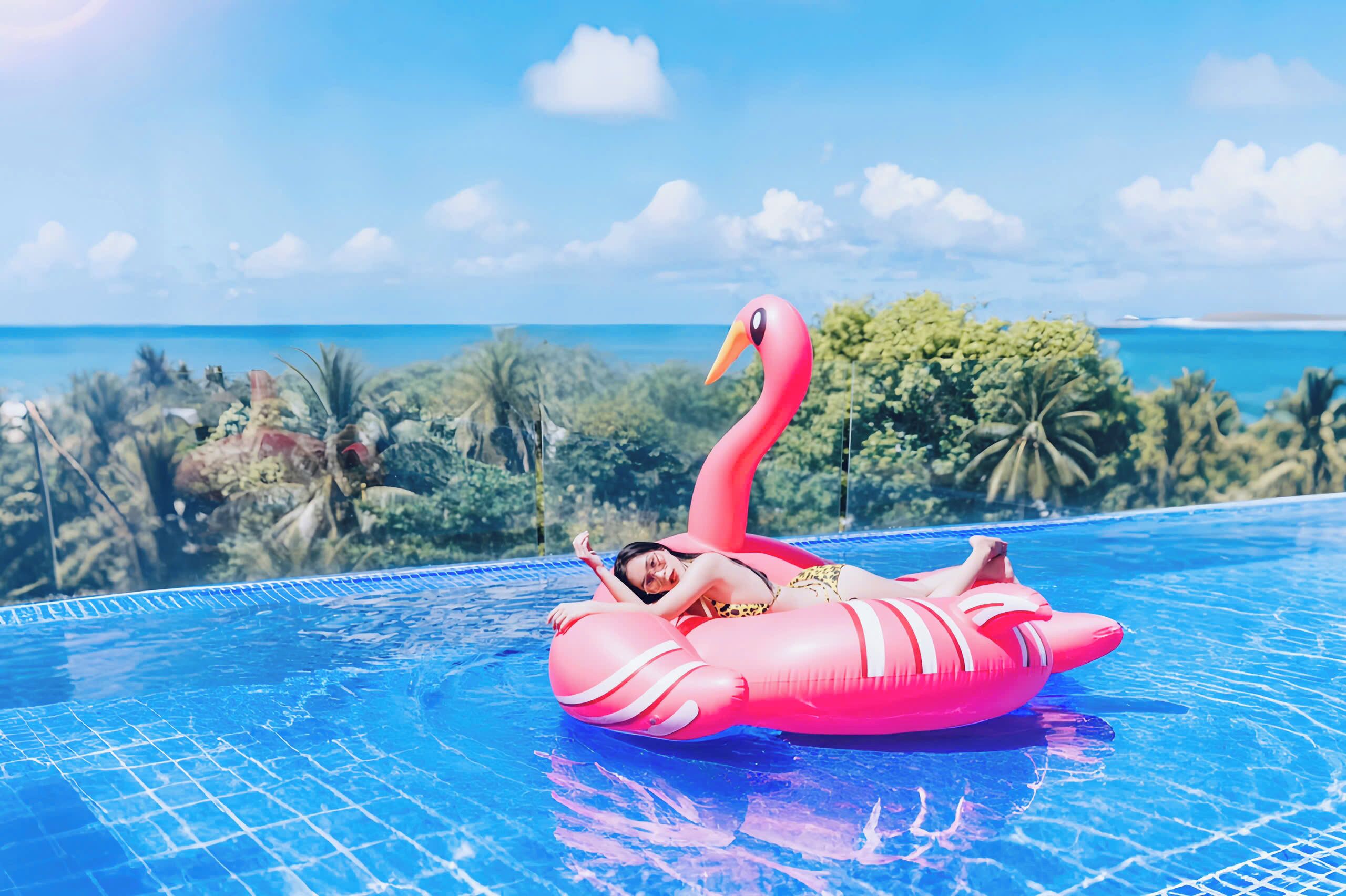 Außenpool, geöffnet von 06:00 Uhr bis 22:00 Uhr, Liegestühle