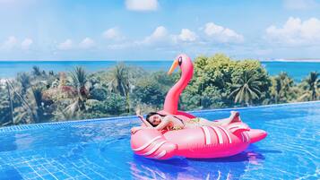 Außenpool, geöffnet von 06:00 Uhr bis 22:00 Uhr, Liegestühle