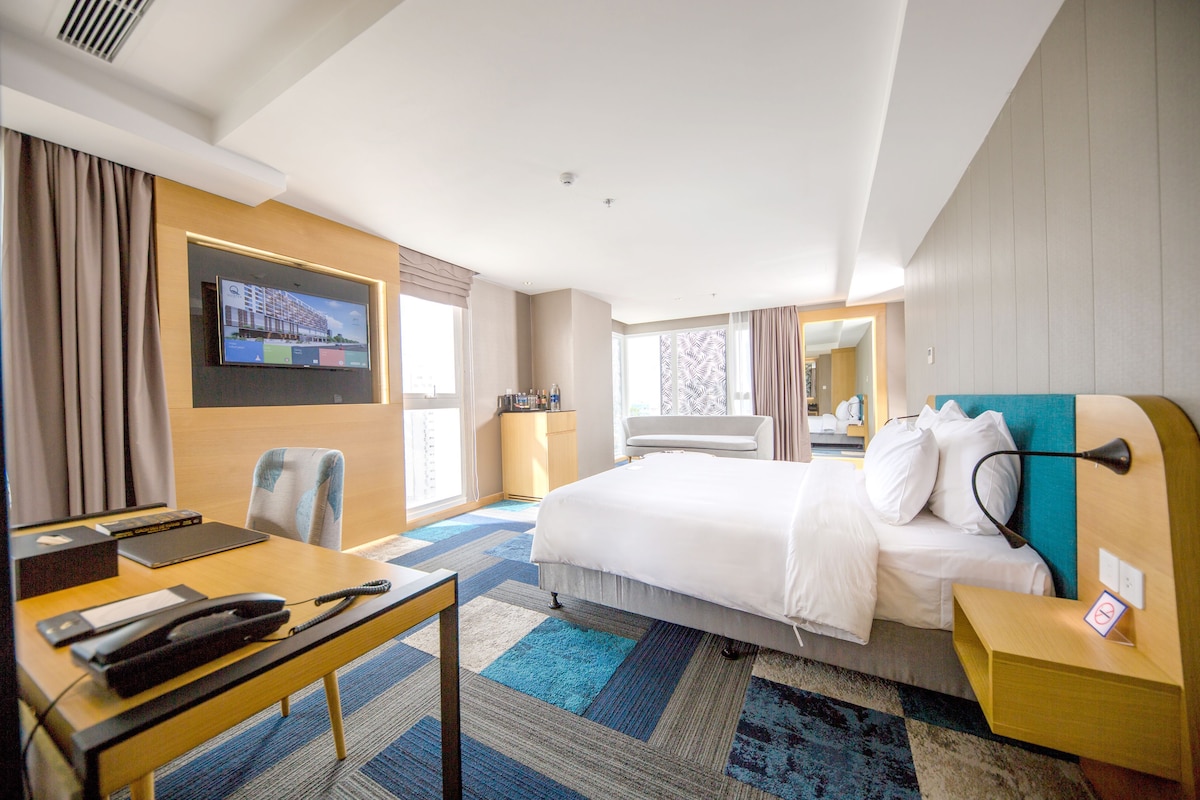 Minibar, in-room safe, desk, blackout drapes