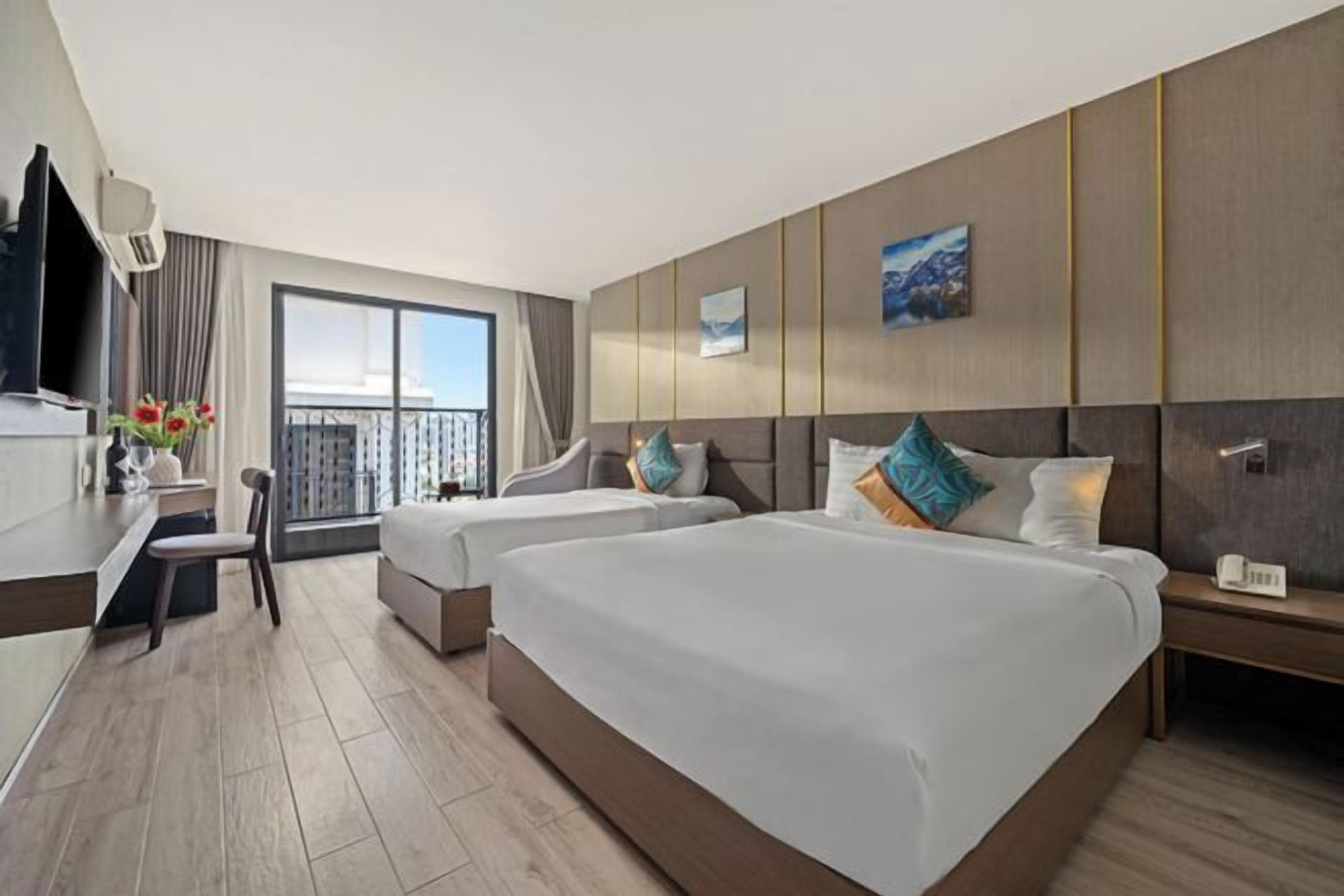 Bar mini, peti besi dalam bilik, meja, ruang kerja komputer riba 