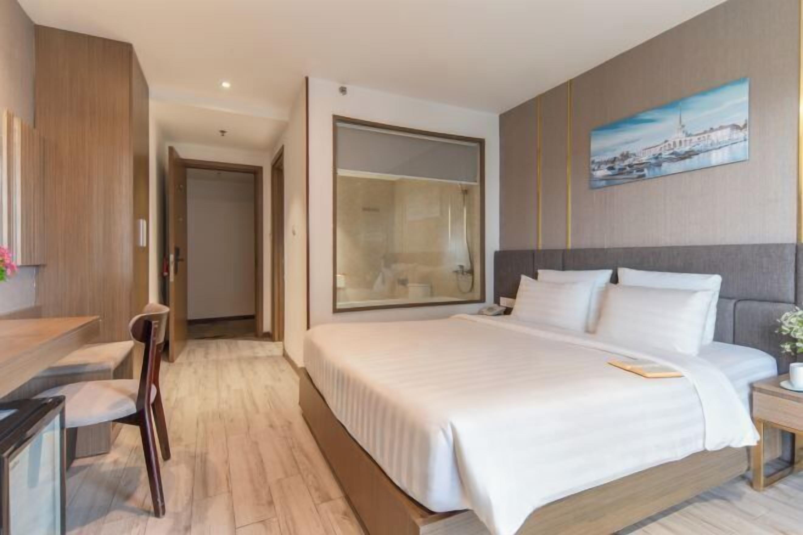 Bar mini, peti besi dalam bilik, meja, ruang kerja komputer riba 