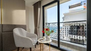 1 chambre, minibar, coffres-forts dans les chambres, bureau