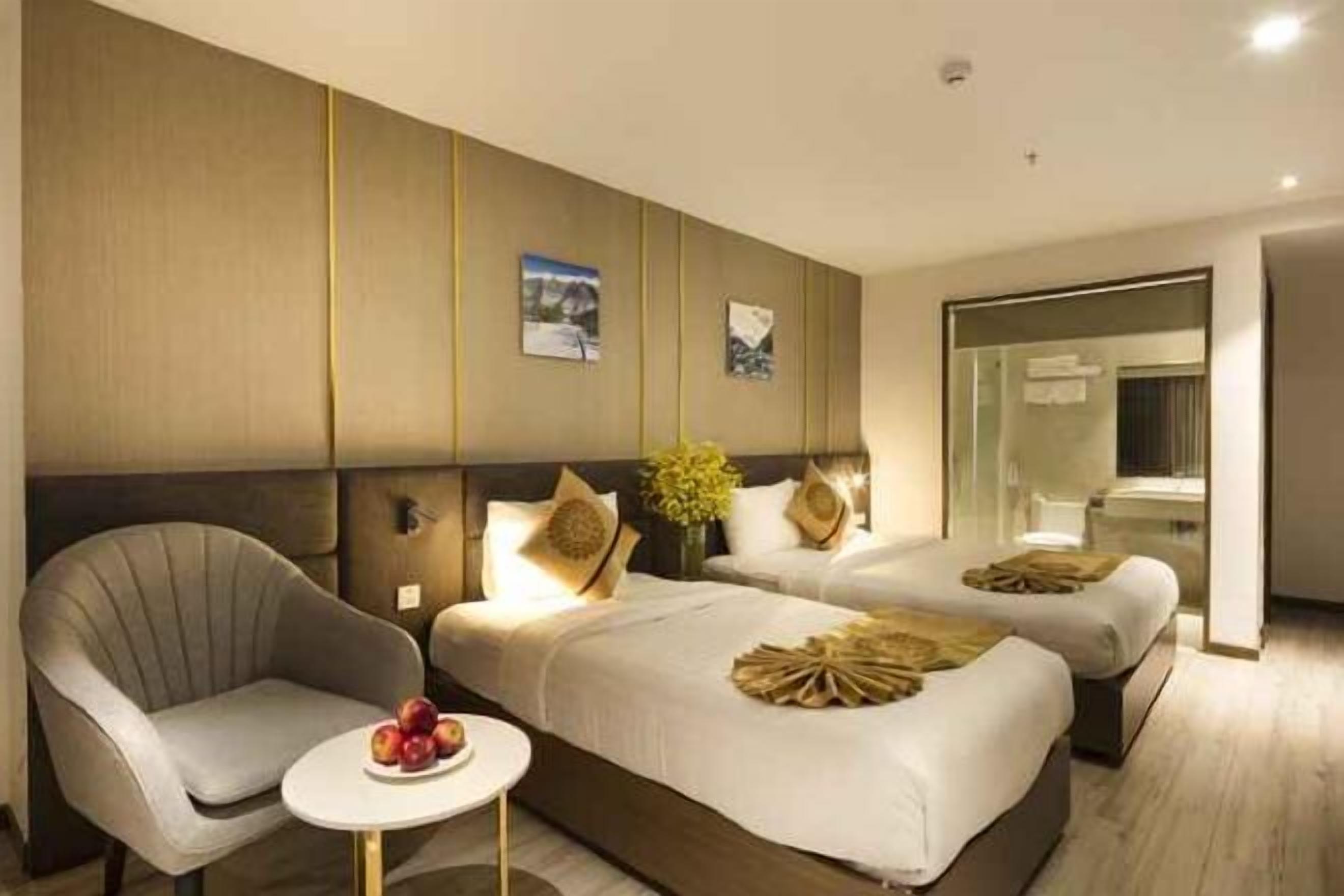 Minibar, in-room safe, desk, laptop workspace