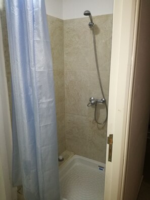 Badkamer met douche