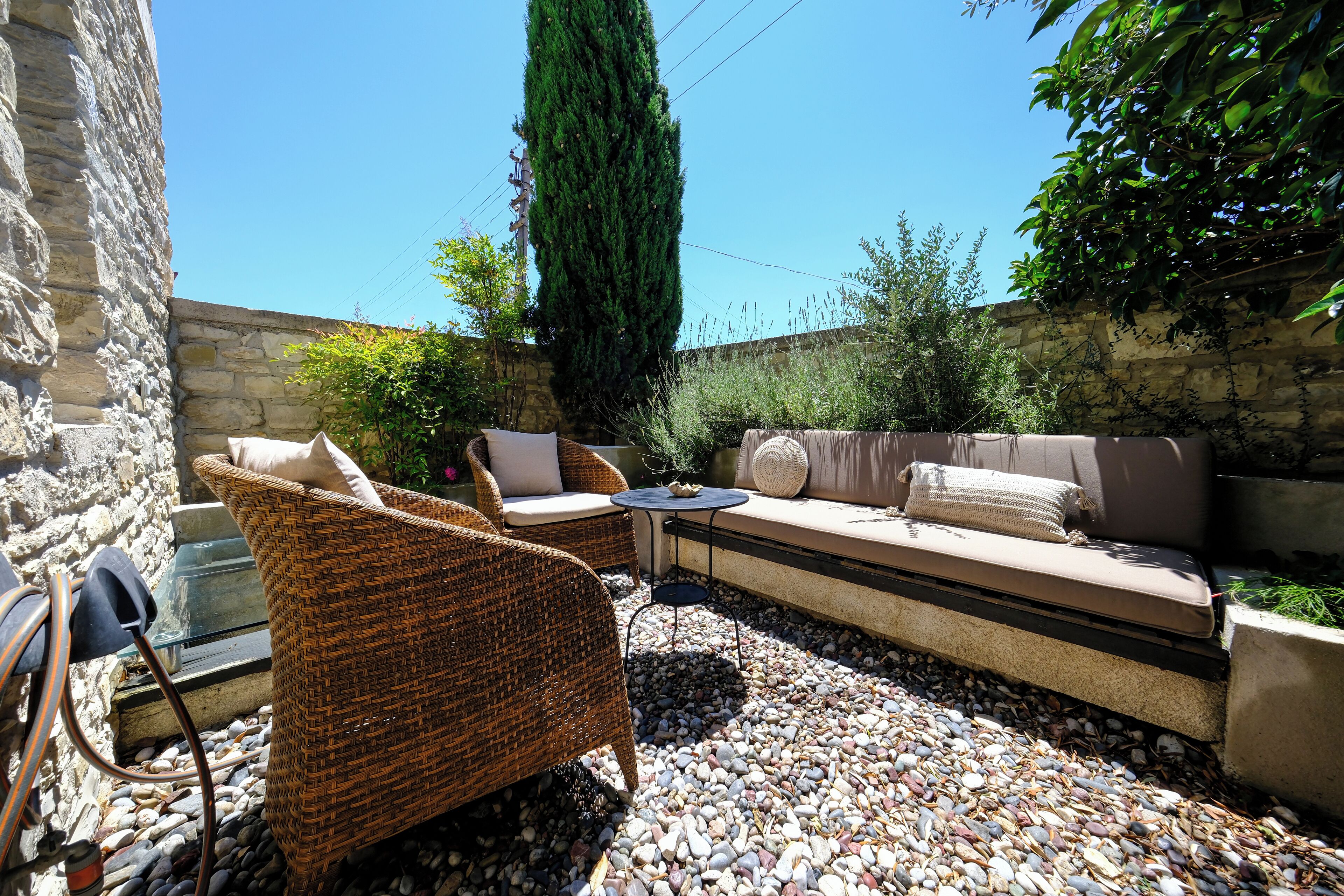 غرفة سوبيريور | أغطية فراش متميزة وخزنة داخل الغرفة ومكتب وواي فاي مجانًا