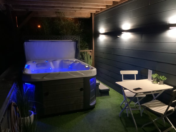 Panoramic-Doppelzimmer, Whirlpool | Terrasse/Patio