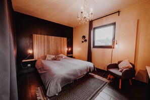 Premium bedding, minibar, desk, laptop workspace - At Home (Gesves)