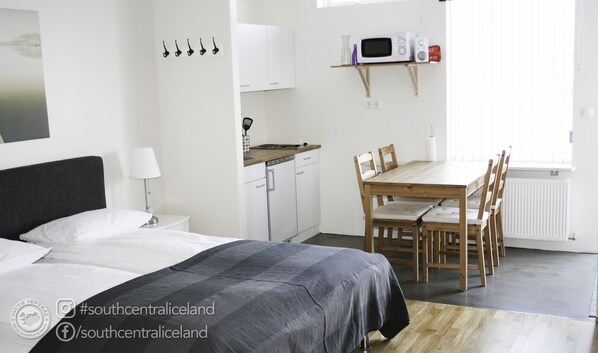 1 bedroom, blackout drapes, free WiFi, bed sheets