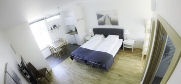 Studio Apartment, 4 Bed, Mountain View | Interior