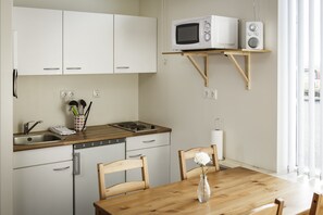 Studio Apartment, 2 Bed, Mountain View | Private kitchenette | Fridge, microwave, stovetop, coffee/tea maker