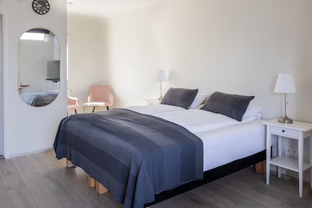 Studio Apartment, 2 Bed, Mountain View | 1 bedroom, blackout drapes, free WiFi, bed sheets