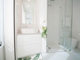 1 bedroom, premium bedding, individually decorated