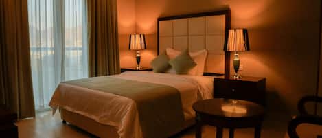 Single Room | Minibar, in-room safe, desk, soundproofing