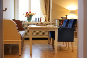 Chambre, salle de bains privée | Restauration