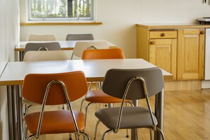 Déjeuner continental (15.00 EUR par personne)