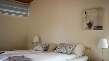 Chambre Double, salle de bains commune | Rideaux occultants, Wi-Fi gratuit, draps fournis