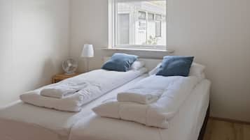 Family Room, Shared Bathroom | Verdunkelungsvorhänge, kostenloses WLAN, Bettwäsche