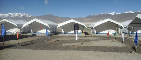 Deluxe-Zelt, 1 Doppelbett, eigenes Bad, Bergblick | Zustellbetten