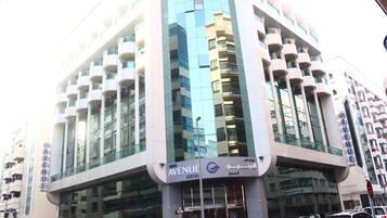 Fachada de la propiedad por la tarde o noche