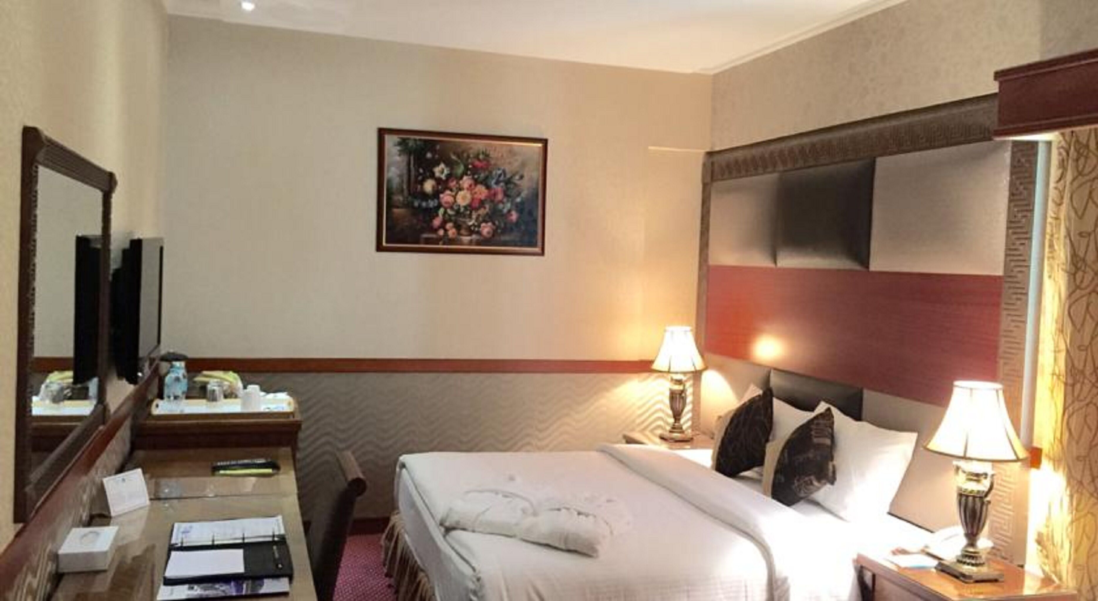 In-room safe, desk, soundproofing, iron/ironing board