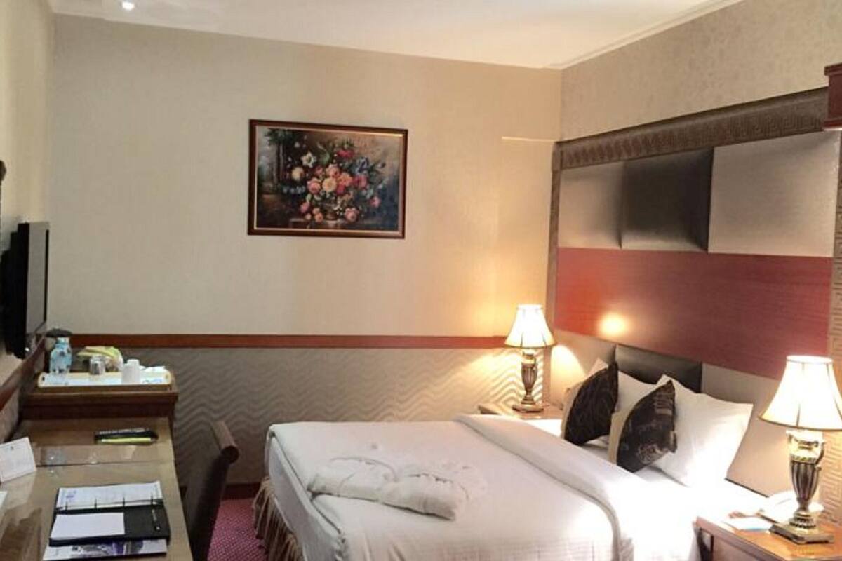 In-room safe, desk, soundproofing, iron/ironing board