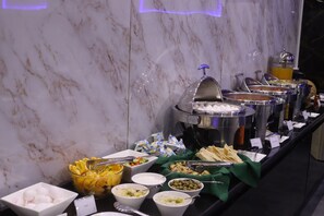 Breakfast, lunch and dinner served  - GSS Avenue Hotel (Dubai)