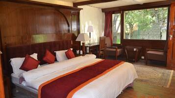 Desk, rollaway beds, free WiFi