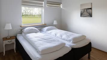 Classic Apartment, 2 Bedrooms, Mountain View | 1 bedroom, memory-foam beds, desk, blackout curtains