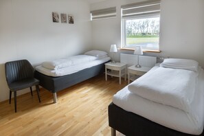 Apartament clàssic, 2 dormitoris, vistes a la muntanya | 1 dormitori, matalassos d'escuma viscoelàstica i escriptori