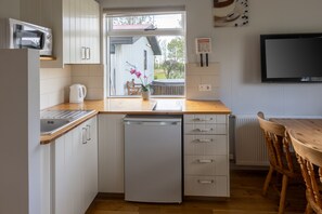 Leilighet – classic, 2 soverom, fjellutsikt | Eget kjøkken | Kjøleskap, mikrobølgeovn, kokeplater og kaffetrakter/tekoker