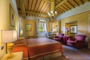Ropa de cama de alta calidad y artículos del minibar gratis