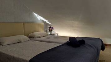 Economy Double or Twin Room, Shared Bathroom | Bed sheets