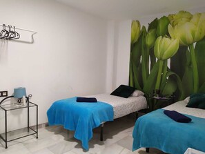 Twin Room, Private Bathroom - Málaga Centro Hostel - Adults Only (Málaga)